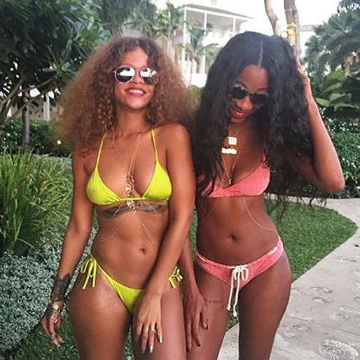 Rihanna har en skön semester. Rihanna har en skön semester.